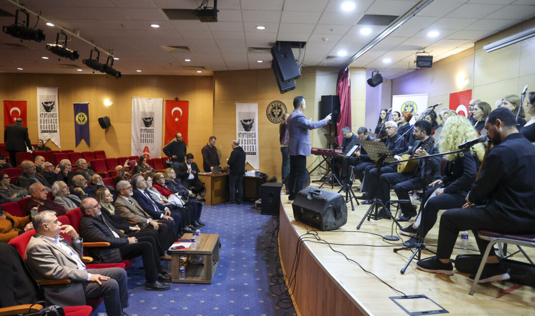 Araştırmacı gazeteci ve yazar Uğur Mumcu, bombalı suikast sonucu katledilişinin