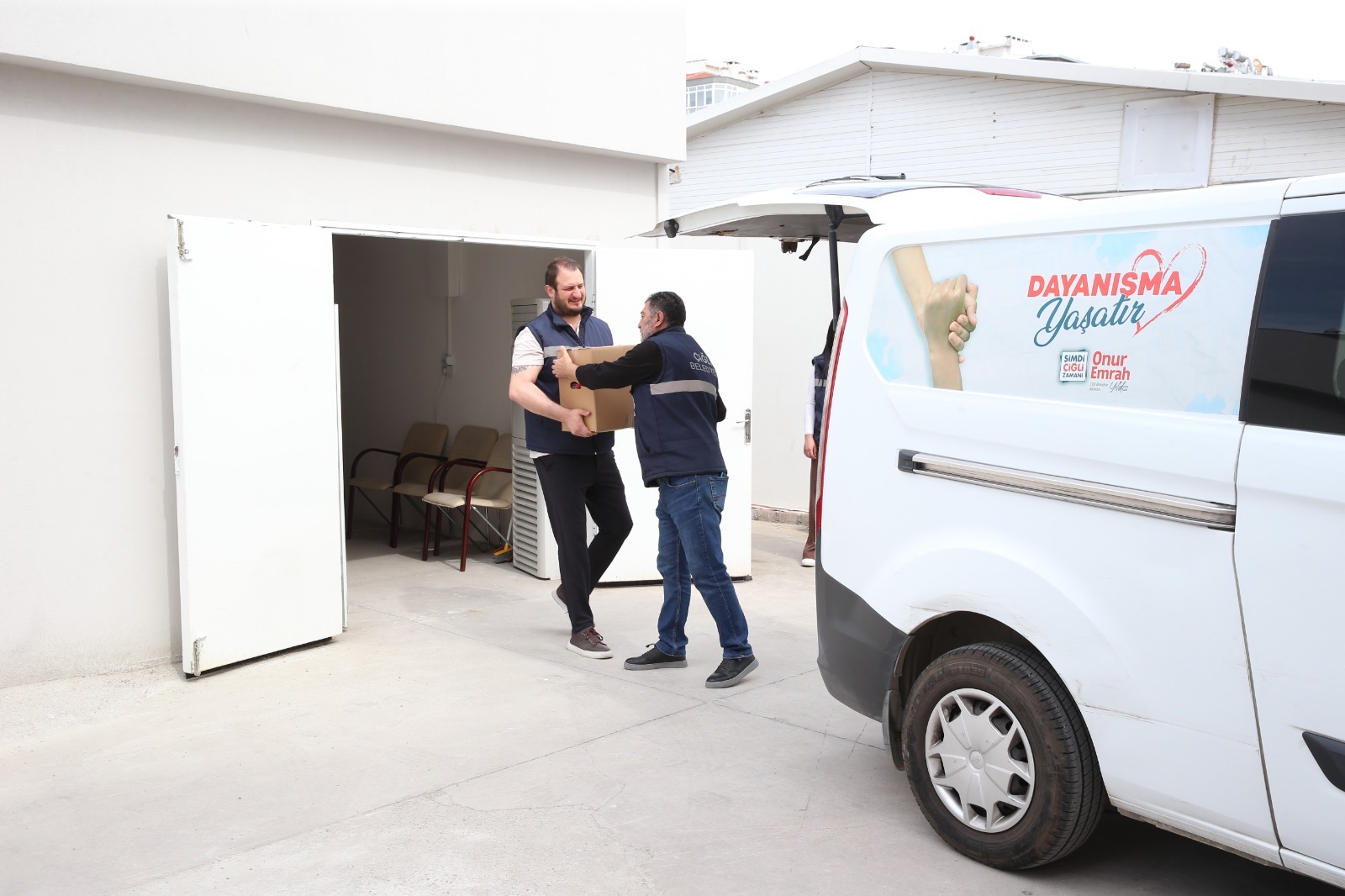 Çiğli Belediyesi’nden gıda kolisi seferberliği