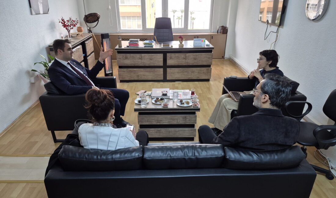 İzmir'de yayın yapan ve 6. yıldönümüne giren Demokrat Gündem Gazetesi'ni