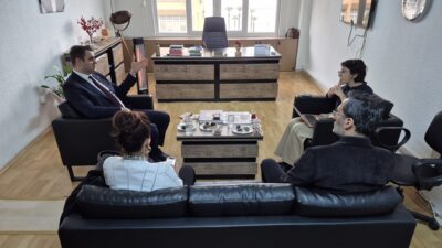 İzmir'de yayın yapan ve 6. yıldönümüne giren Demokrat Gündem Gazetesi'ni