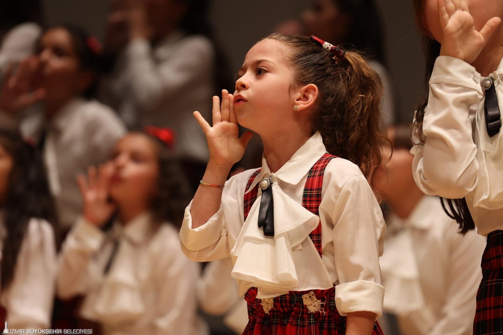 Müzik dünyasının gözü İzmir’e çevrildi. Türk ve dünya koro repertuvarının