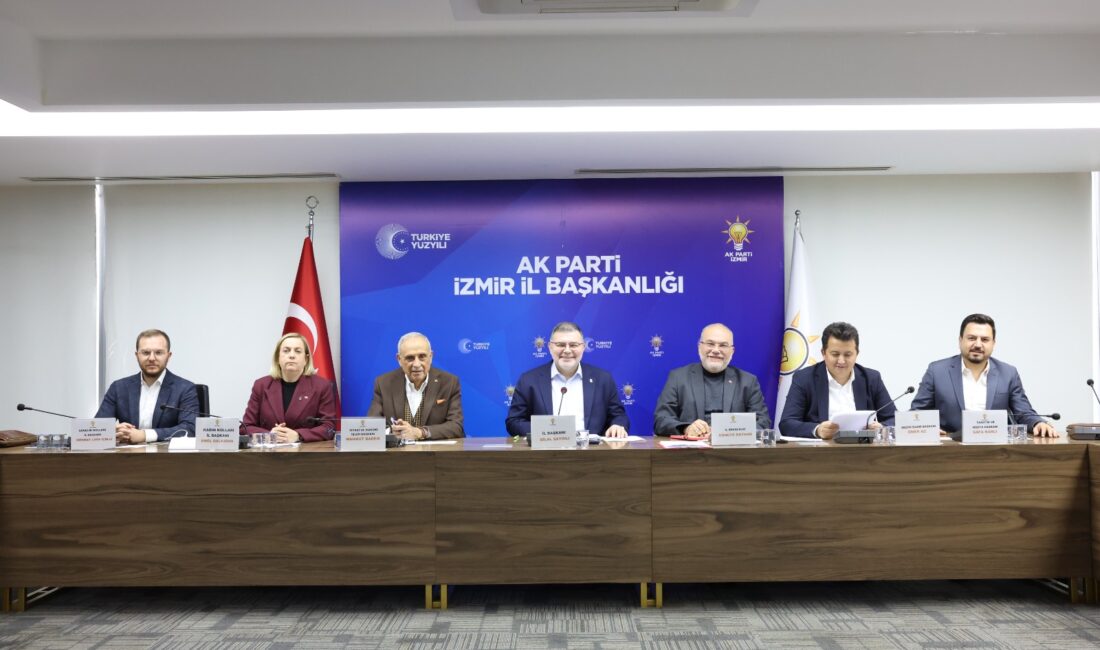 AK Parti İzmir İl Başkanı Bilal Saygılı, yaptığı basın açıklamasında,