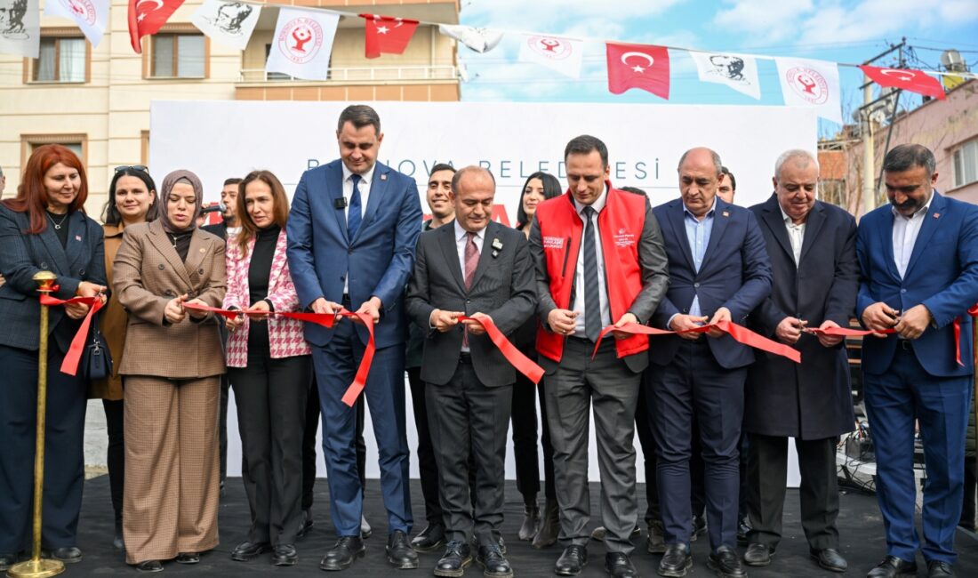 Bornova Belediye Başkanı Ömer Eşki, Kızılay Mahallesi’nde Kent Kasap’ın açılışını