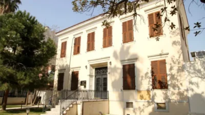 Karşıyaka ve İzmir Büyükşehir Belediyesi’ni karşı karşıya getiren Latife Hanım