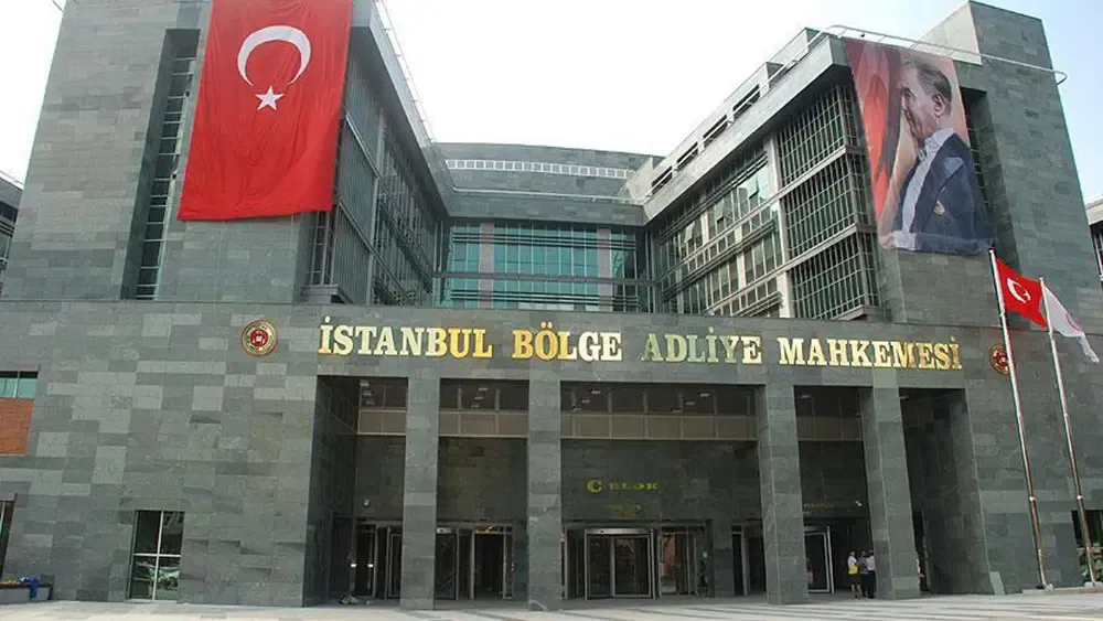 İstanbul Bölge Adliye Mahkemesi’nde görevli kadın hâkim A.K., kendisini odasında