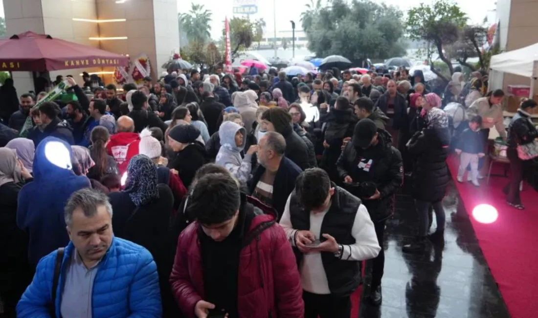 Antalya’da bir zincir marketin açılışına özel uyguladığı dev teknoloji indirimleri