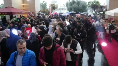 Antalya’da bir zincir marketin açılışına özel uyguladığı dev teknoloji indirimleri