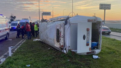 Aydın-Denizli kara yolunda seyir halindeki personel servisi devrildi. Ekipler bölgeye