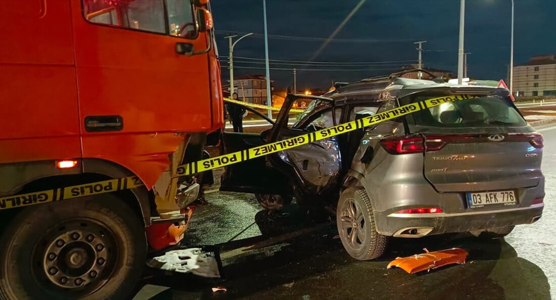 Afyonkarahisar'ın Bolvadin ilçesinde, kırmızı ışık ihlali yaptığı öne sürülen tırın