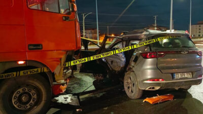 Afyonkarahisar'ın Bolvadin ilçesinde, kırmızı ışık ihlali yaptığı öne sürülen tırın