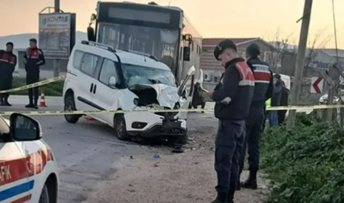 İzmir’in Bornova Gökdere yolunda ESHOT’a ait belediye otobüsü ile bir