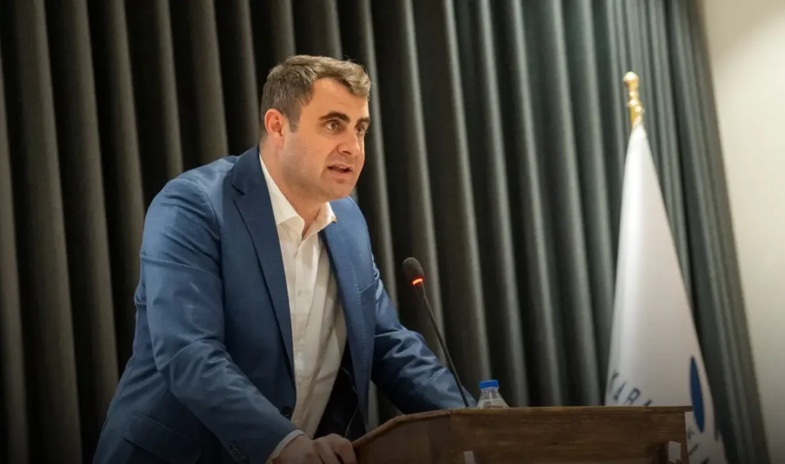 CHP tüzüğü "Grup kararına uy" dese de Karabağlar'da kural bozuldu.