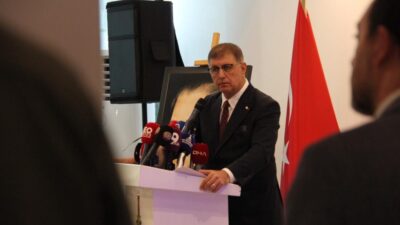 İzmir Büyükşehir Belediye Başkanı Dr. Cemil Tugay, Sözcü Gazetesi yazarı