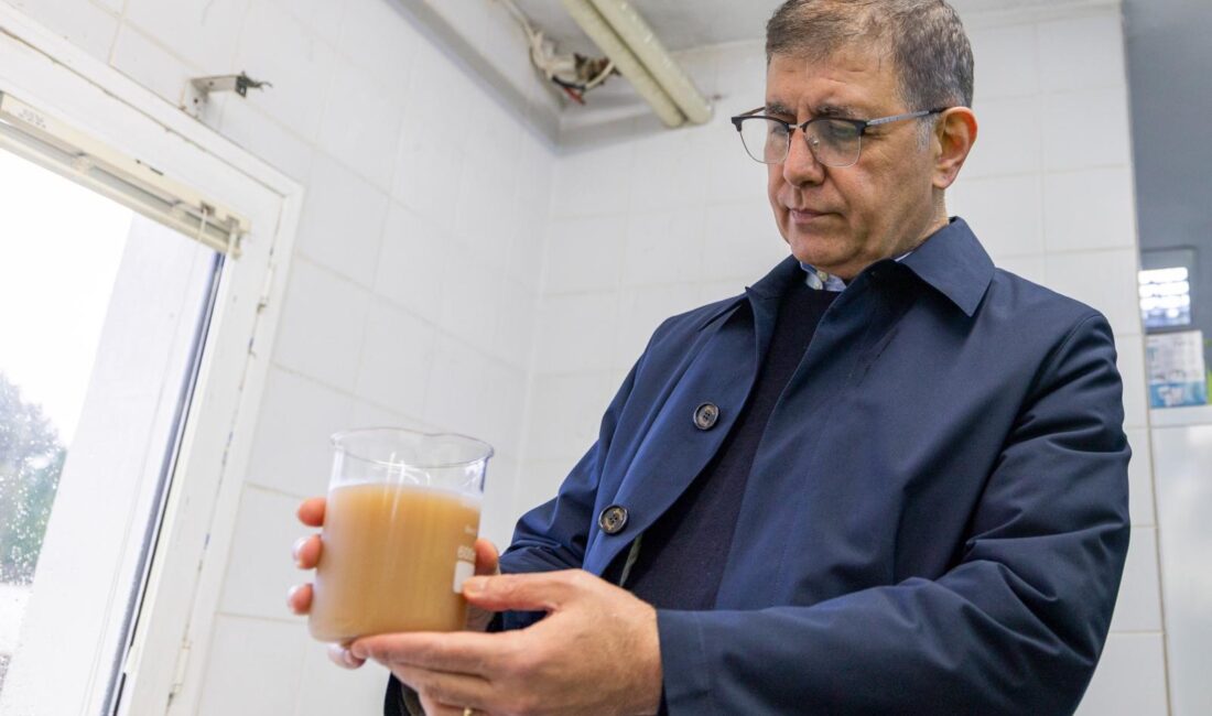 İzmir'de etkili olan sağanak yağışlar, kuruma noktasına gelen Tahtalı Barajı'na