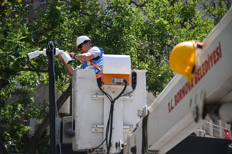 Bornova Belediye Başkanı Ömer Eşki, kentin geleceğini "dijital ikiz" teknolojisiyle