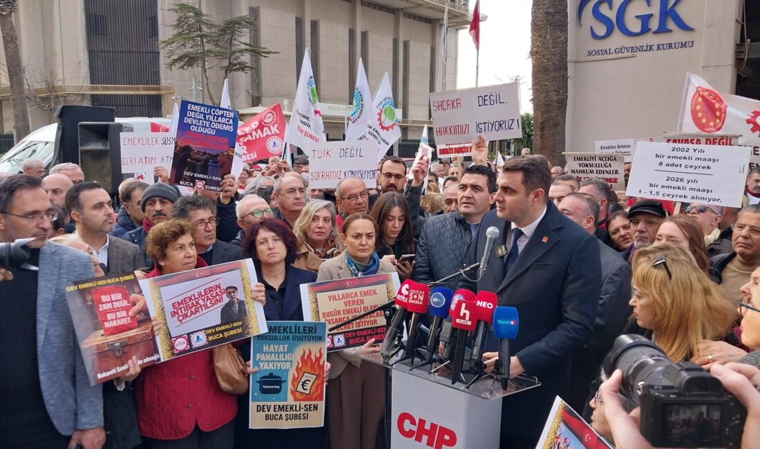 İzmir’de SGK İl Müdürlüğü önünde toplanan CHP heyeti, 20 bin
