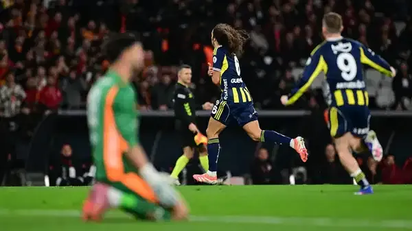 Turkcell Süper Kupa finalinde Fenerbahçe, Galatasaray'ı 2-0 yendi. Sarı lacivertliler,