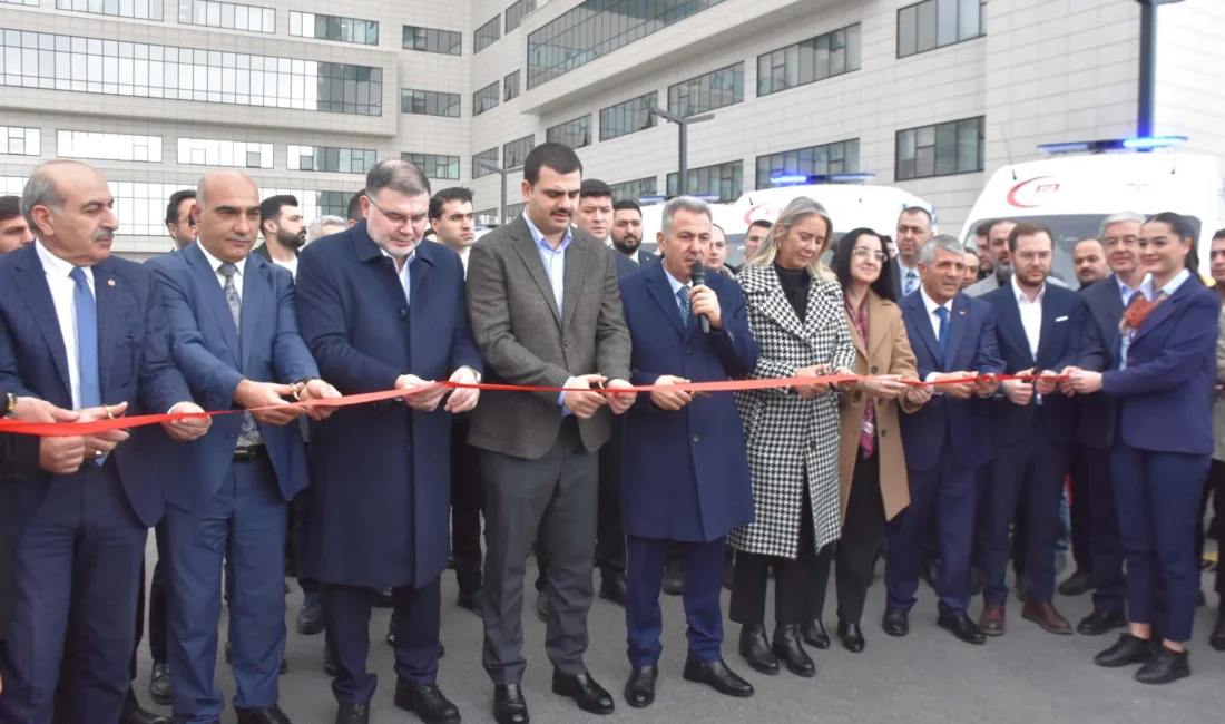 İzmir Şehir Hastanesi’nde düzenlenen törende konuşan Eyyüp Kadir İnan, İzmir’e