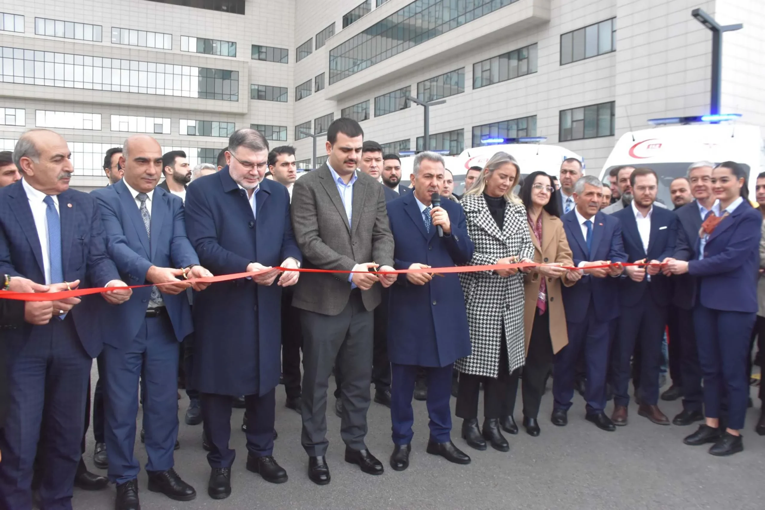 İzmir Şehir Hastanesi’nde düzenlenen törende konuşan Eyyüp Kadir İnan, İzmir’e