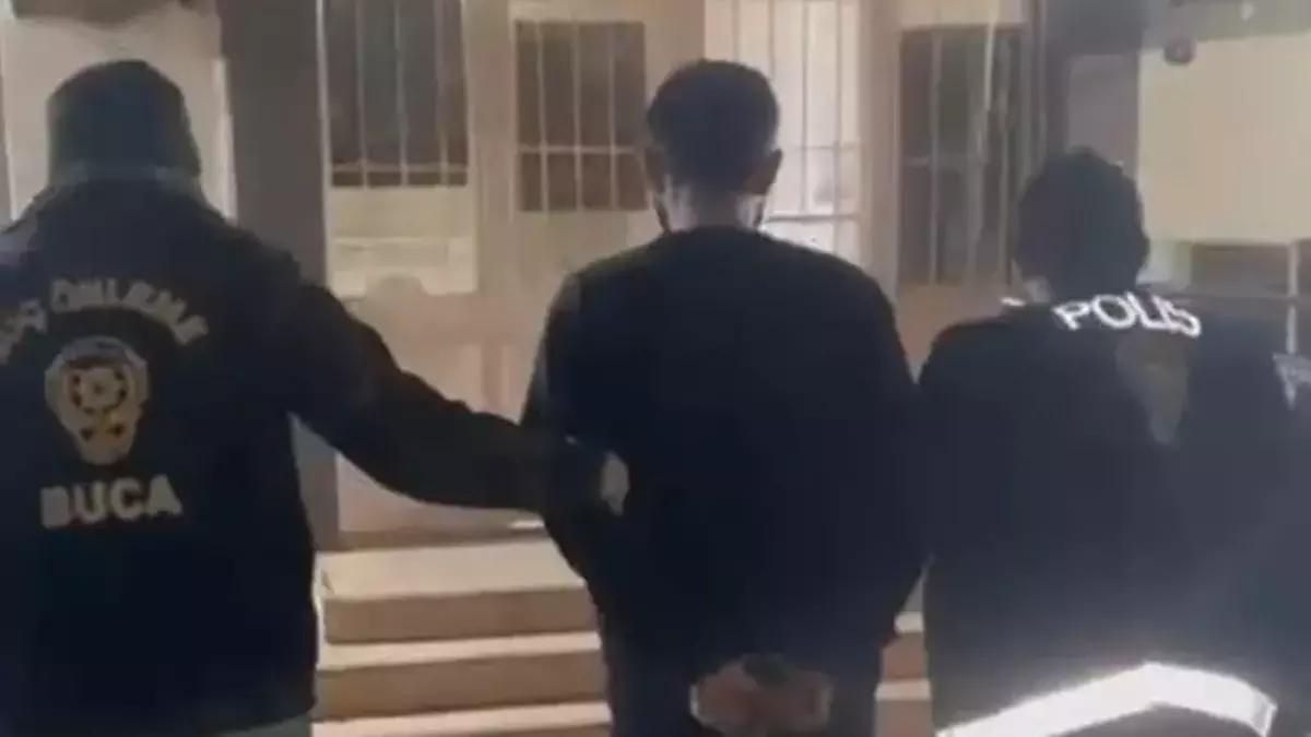 İzmir Emniyet Müdürlüğü, aranan şahıslara yönelik yürüttüğü titiz çalışmalar neticesinde