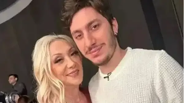 Yalova’da 6’ncı kattaki evinin penceresinden düşerek hayatını kaybeden ünlü şarkıcı