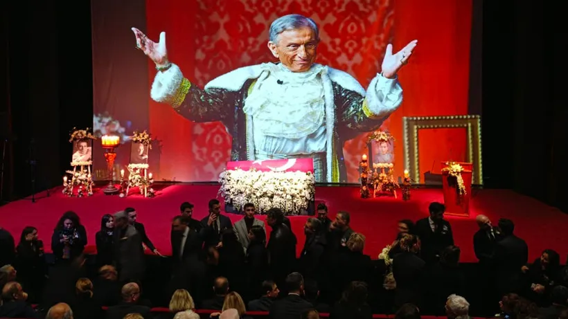 Türk tiyatrosunun asırlık çınarı Haldun Dormen alkışlarla uğurlandı. Muhsin Ertuğrul