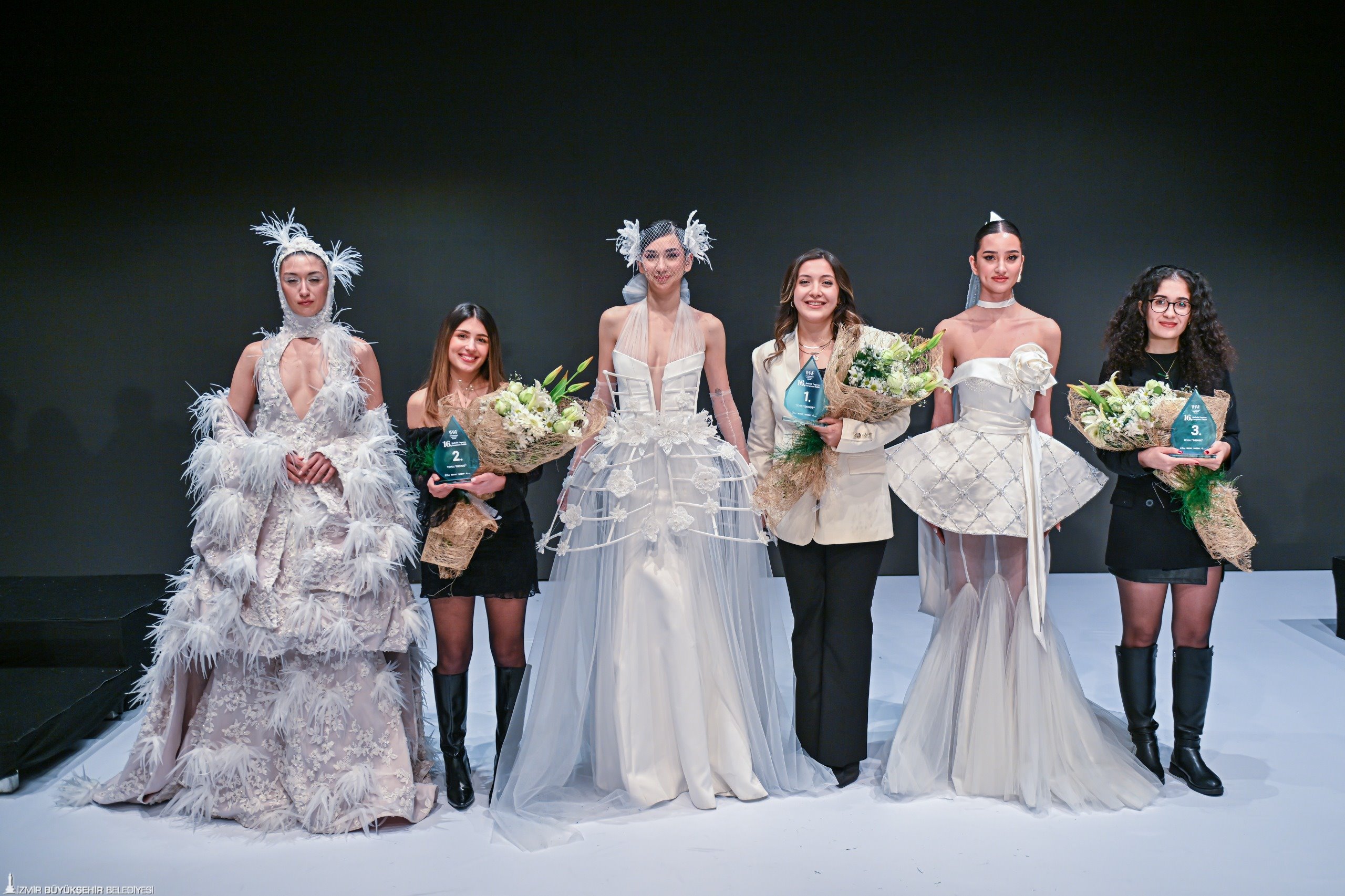 Gelinlik sektörünün küresel buluşma noktası İzmir’de heyecan dorukta. Başkan Vekili