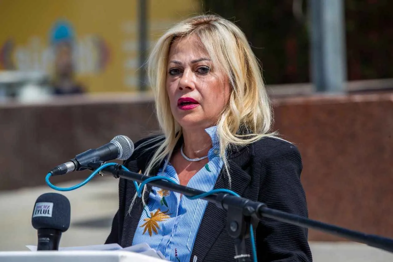 İzmir Gazeteciler Cemiyeti (İGC) Başkanı Dilek Gappi, CHP’nin İzmir’de düzenlediği