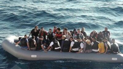 İzmir açıklarında Sahil Güvenlik ekiplerinin düzenlediği iki ayrı operasyonda Seferihisar