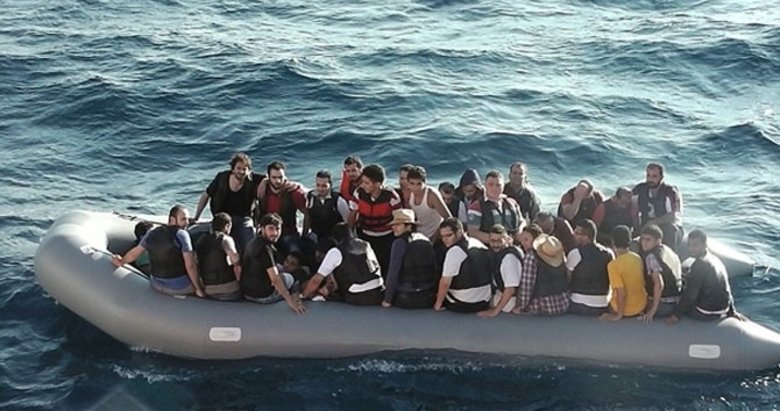 İzmir açıklarında Sahil Güvenlik ekiplerinin düzenlediği iki ayrı operasyonda Seferihisar