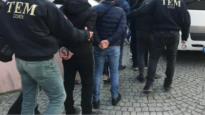 İzmir merkezli hücre evlerine baskın yapıldı. Mülakatlardaki "kodlama" skandalı İzmir