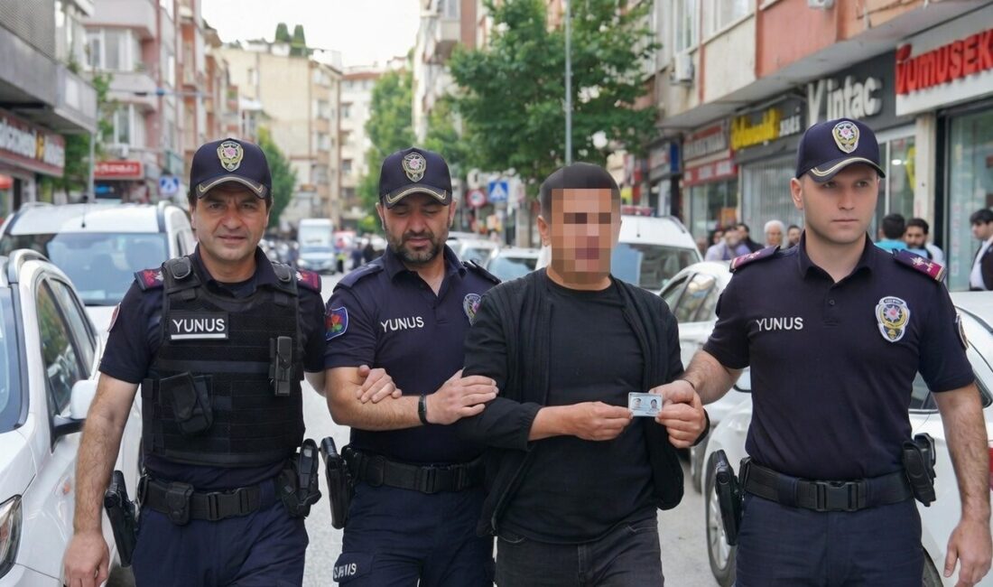 Yunus polislerinin durdurduğu şüpheli sahte kimlik gösterdi ama kurtulamadı. Dolandırıcılık