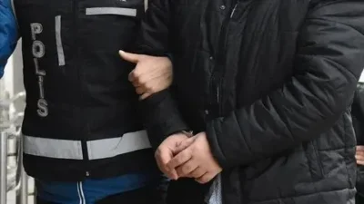 Şüpheli hareketleri sonu oldu! İzmir'de polisin durdurduğu İ.G.'nin uyuşturucu ticaretinden