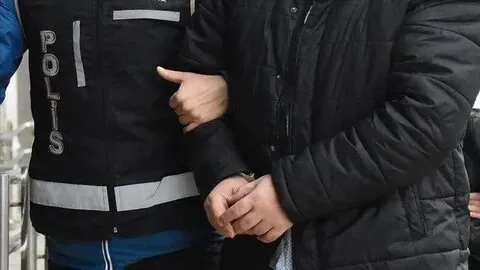 Şüpheli hareketleri sonu oldu! İzmir'de polisin durdurduğu İ.G.'nin uyuşturucu ticaretinden