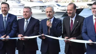 Ulaştırma ve Altyapı Bakanı Abdulkadir Uraloğlu, Ege’nin lokomotifi İzmir’e 2025