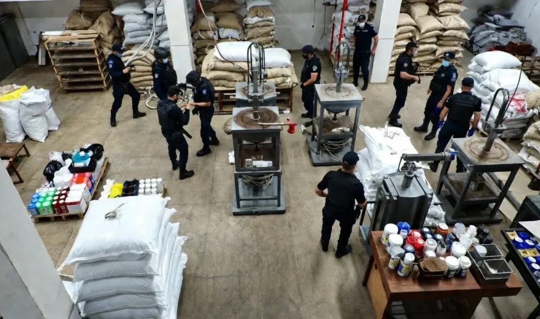 Uyuşturucu tacirlerine indirilen en ağır darbelerden biri! Menderes'teki imalathaneden çıkan