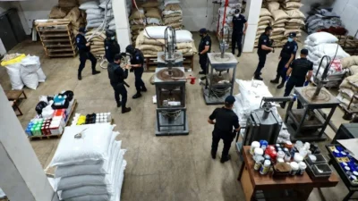 Uyuşturucu tacirlerine indirilen en ağır darbelerden biri! Menderes'teki imalathaneden çıkan