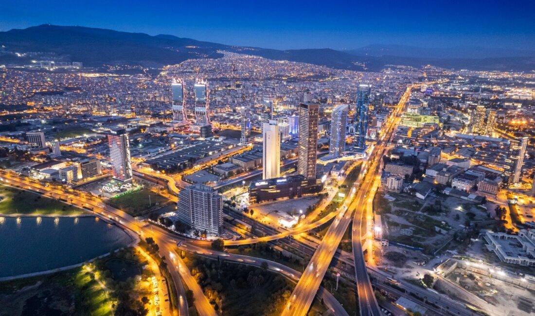 İzmir Büyükşehir Belediyesi iştiraki İZPA tarafından hazırlanan "Mercek İzmir –