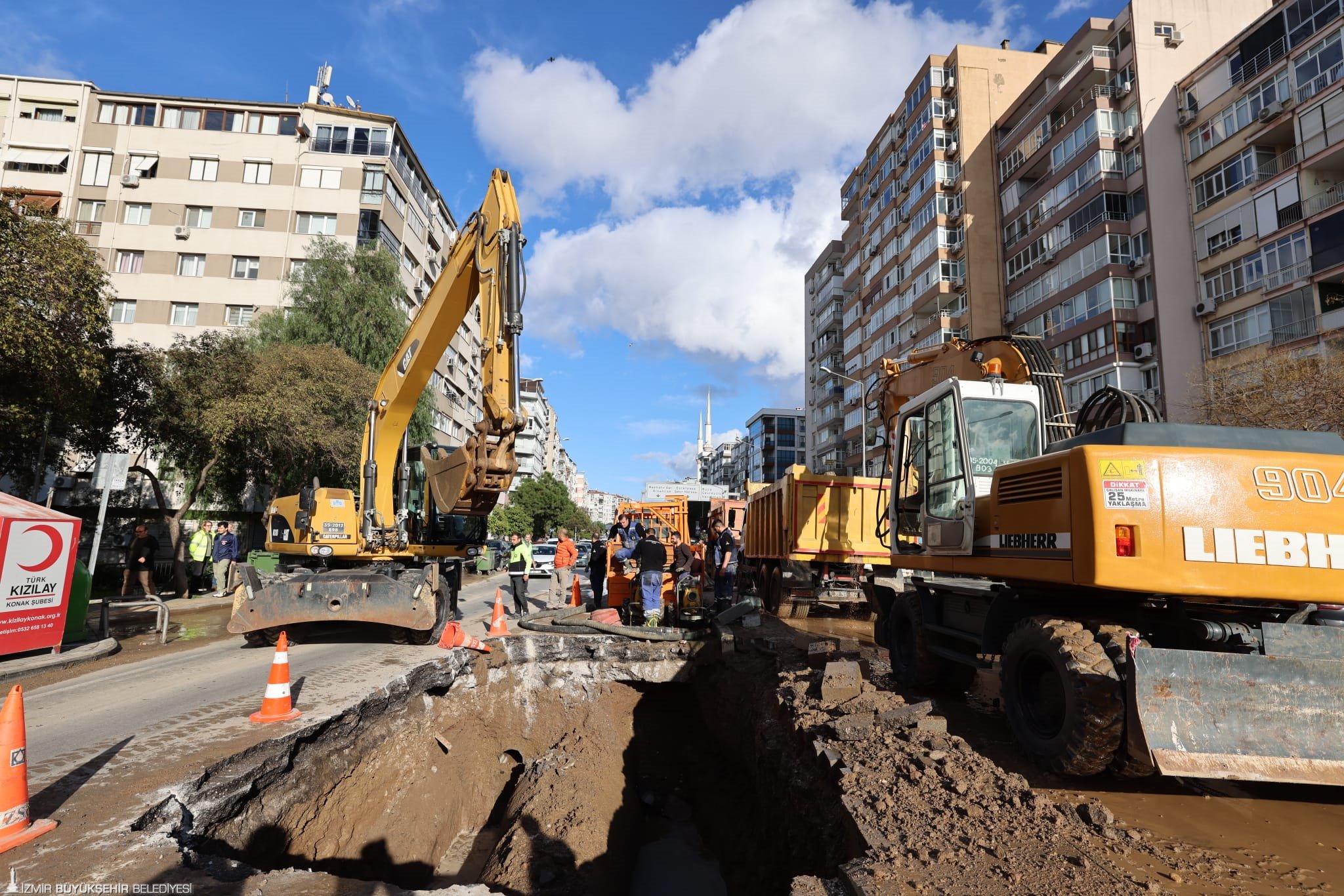 İzmir’in su altyapısında stratejik öneme sahip İnönü Caddesi’ndeki ana isale