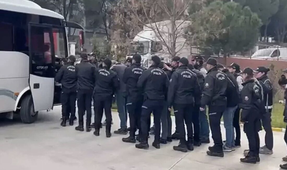 Yunusemre ve Şehzadeler’de 18 adrese eş zamanlı baskın düzenlendi. Operasyonda