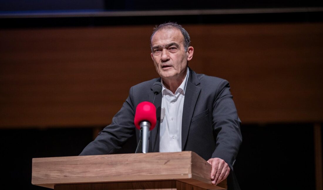 İzmir Büyükşehir Belediyesi Başkan Vekili Dr. Zafer Levent Yıldır, AK