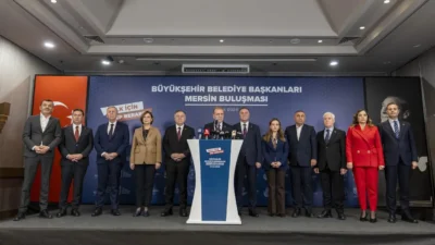 Mersin’de bir araya gelen 13 CHP’li Büyükşehir Belediye Başkanı, yayımladıkları
