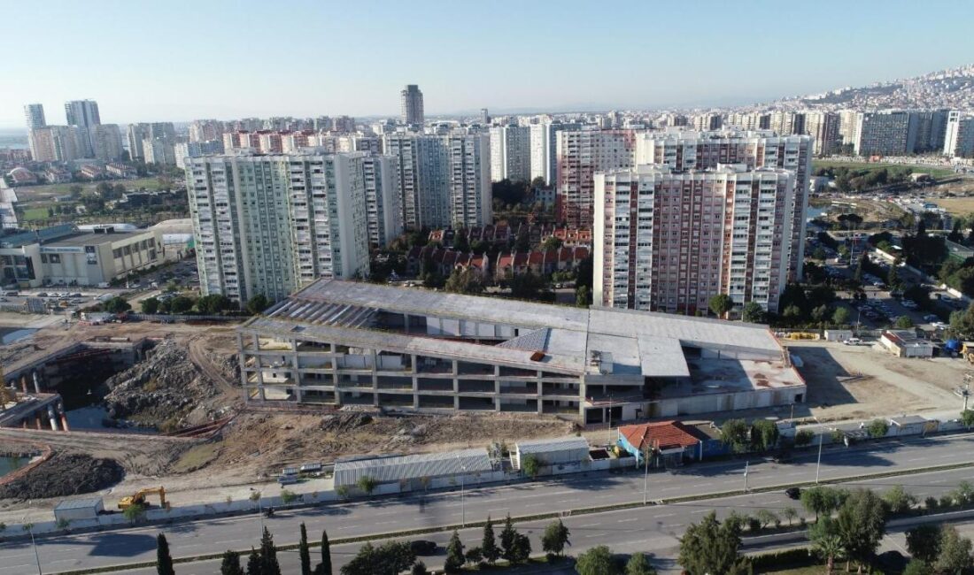 İzmir Büyükşehir Belediye Meclisi’nde Karşıyaka Opera Binası üzerinden fitili ateşlenen