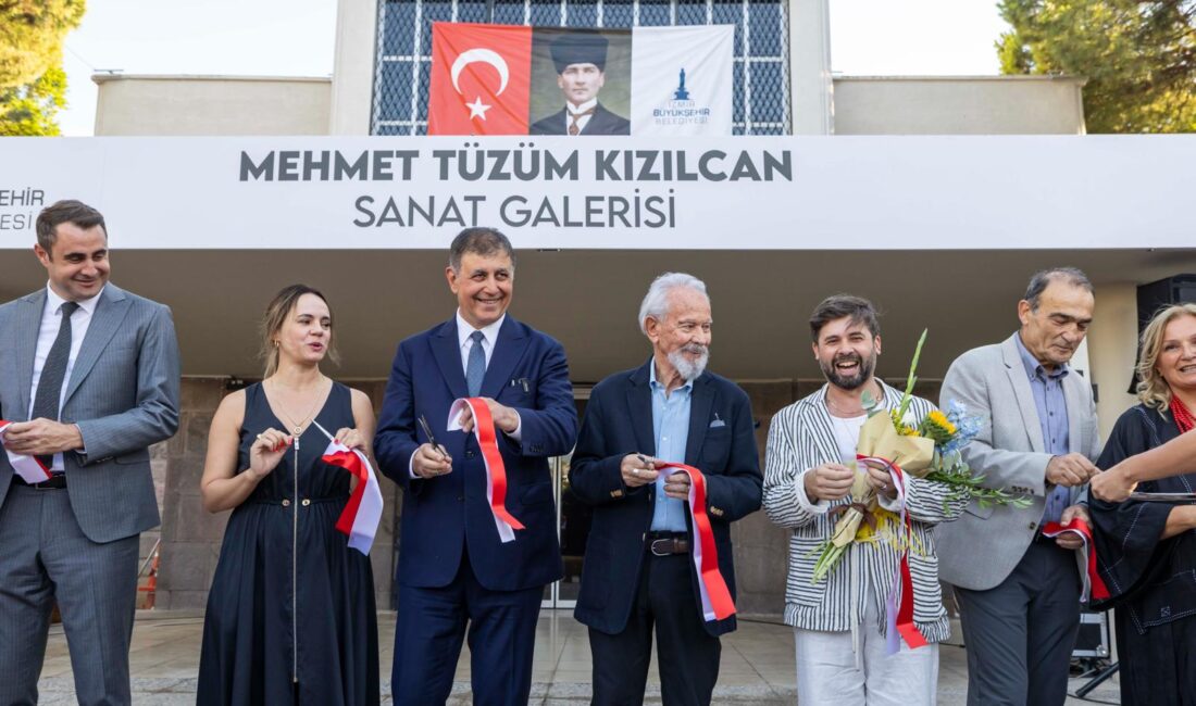 İzmir Büyükşehir Belediyesi, 2025 yılını kentin simge yapılarını ayağa kaldırdığı