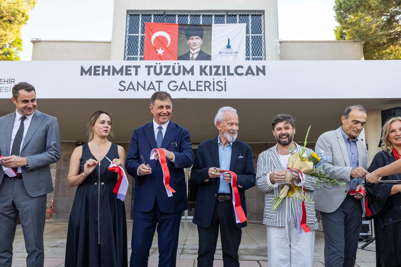 İzmir Büyükşehir Belediyesi, 2025 yılını kentin simge yapılarını ayağa kaldırdığı