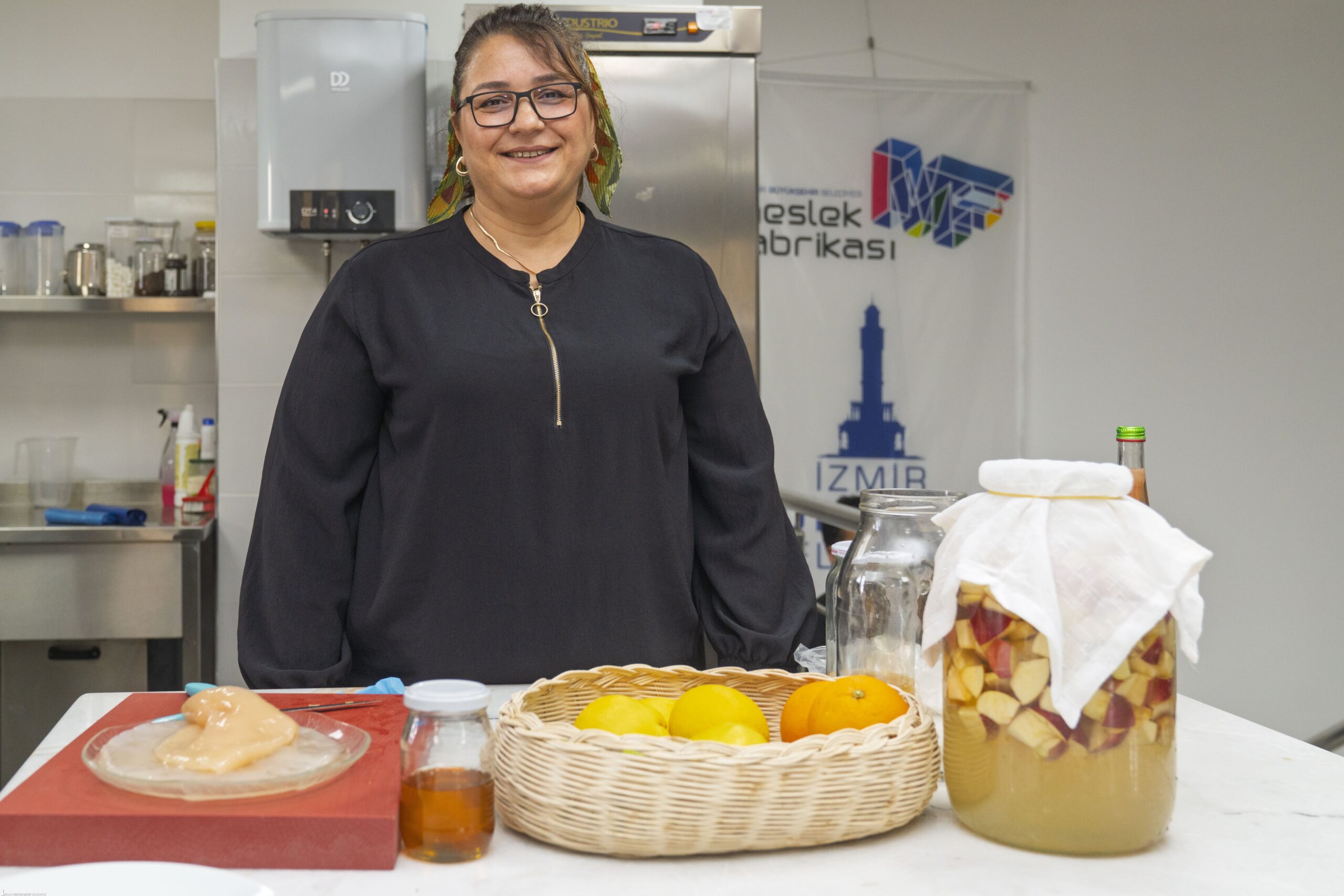 İzmir Büyükşehir Belediyesi Meslek Fabrikası, mutfakların vazgeçilmezi ve sağlığın koruyucusu
