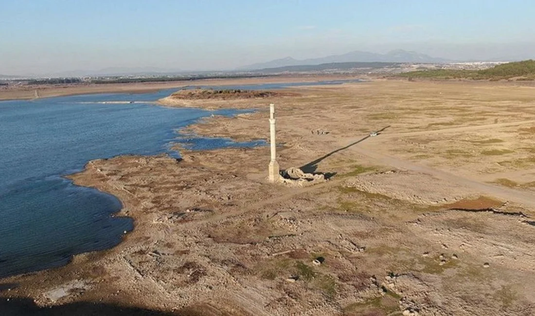 İzmir’de son günlerde etkili olan şiddetli sağanak yağışlar, aylardır kuruma