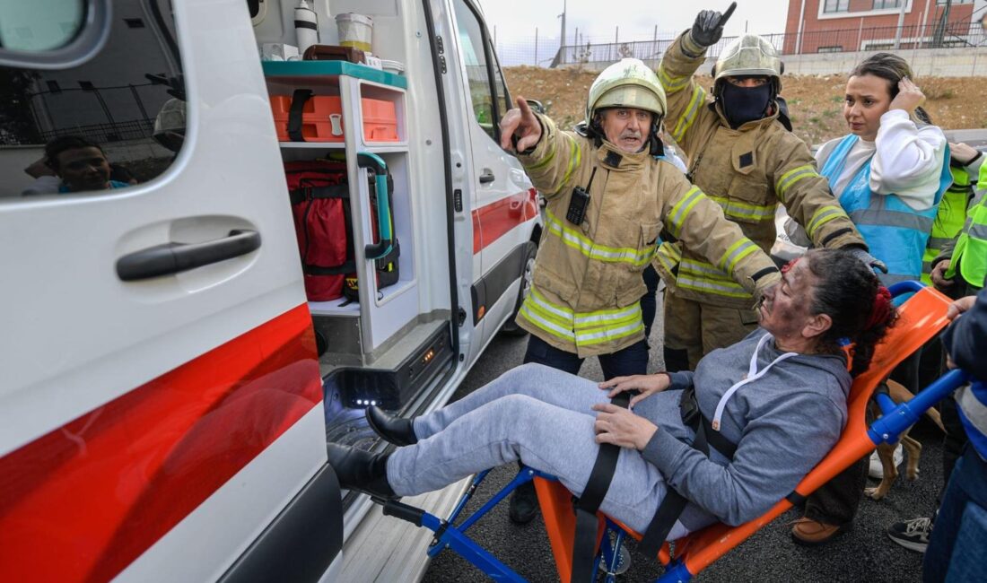 İzmir Büyükşehir Belediyesi, "afete dirençli kent" vizyonu kapsamında Karabağlar Yurdoğlu