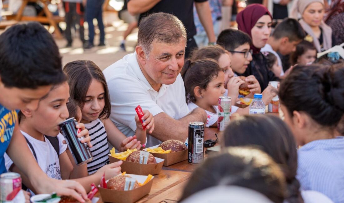 İzmir Büyükşehir Belediyesi, gıda enflasyonuna savaş açtı. İzmar marketlerde ürünler
