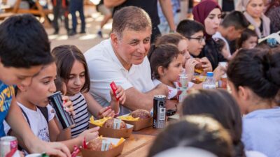 İzmir Büyükşehir Belediyesi, gıda enflasyonuna savaş açtı. İzmar marketlerde ürünler